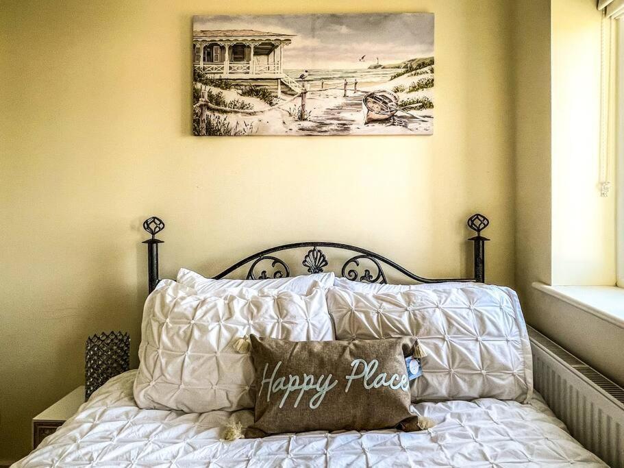Soho Beach Apartment With Fabulous Sea View And 2 Minutes To The Beach With Free Parking And Netflix บอร์นมัธ ภายนอก รูปภาพ