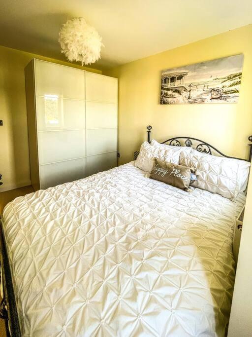 Soho Beach Apartment With Fabulous Sea View And 2 Minutes To The Beach With Free Parking And Netflix บอร์นมัธ ภายนอก รูปภาพ